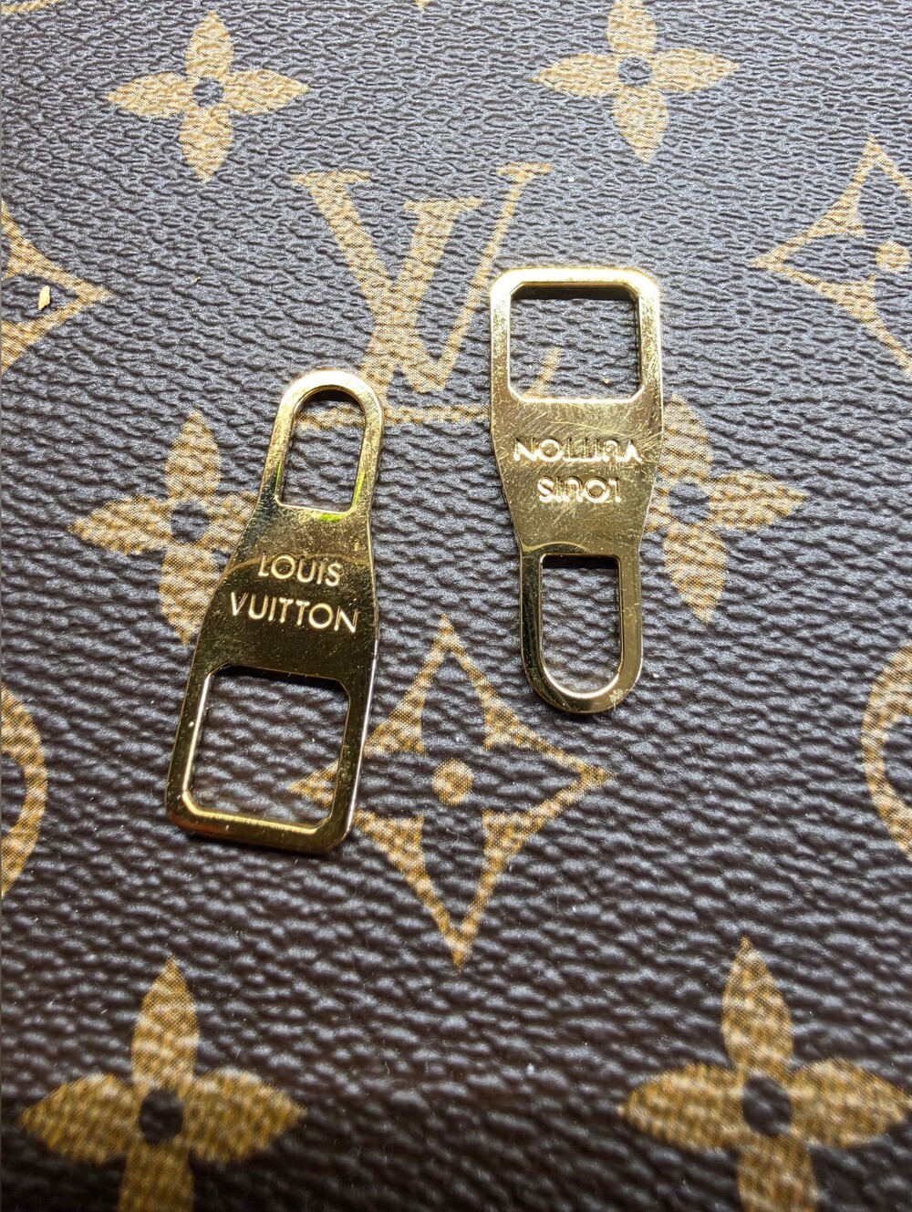 Louis Vuitton Gold Zipper Pulls X2